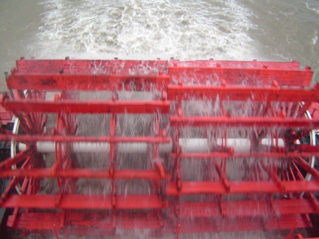 Mississippi%20Queen%20Paddle%20Wheel.JPG